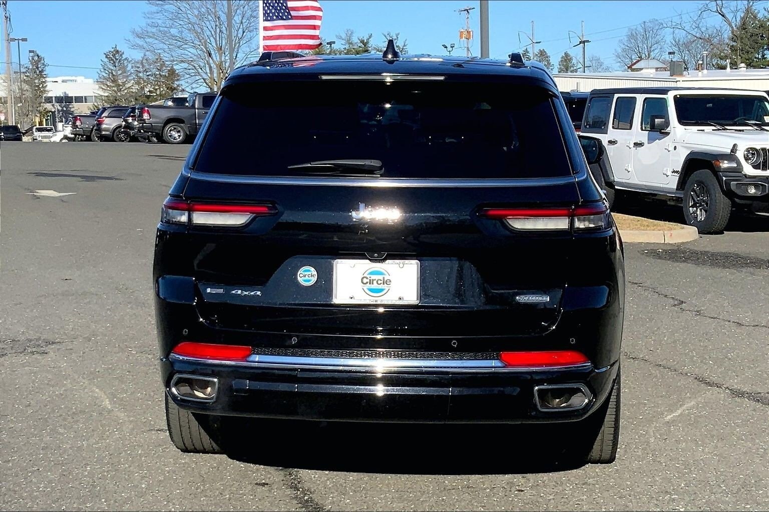 2023 Jeep Grand Cherokee Overland photo 4