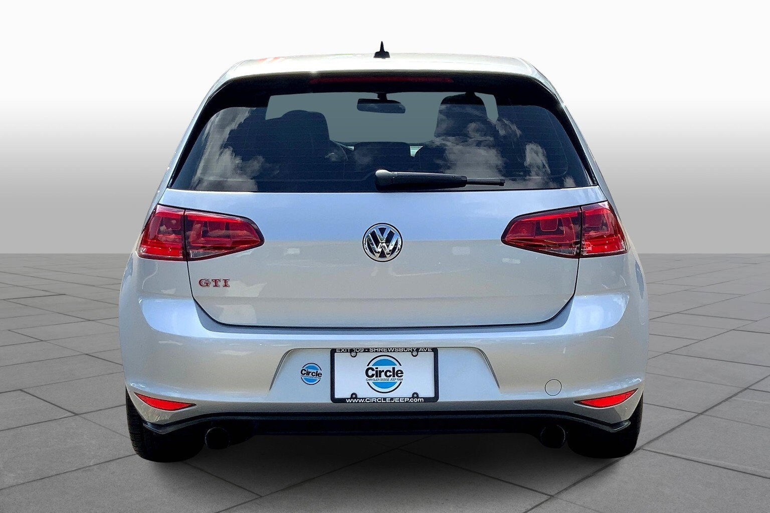 2017 Volkswagen Golf GTI SE photo 4