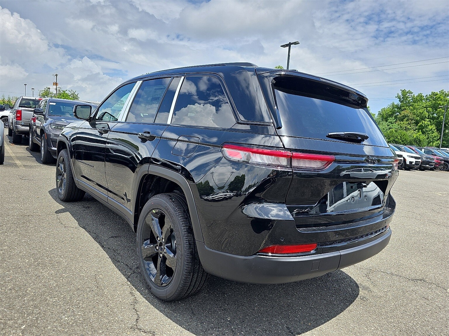 2025 Jeep Grand Cherokee Altitude photo 4
