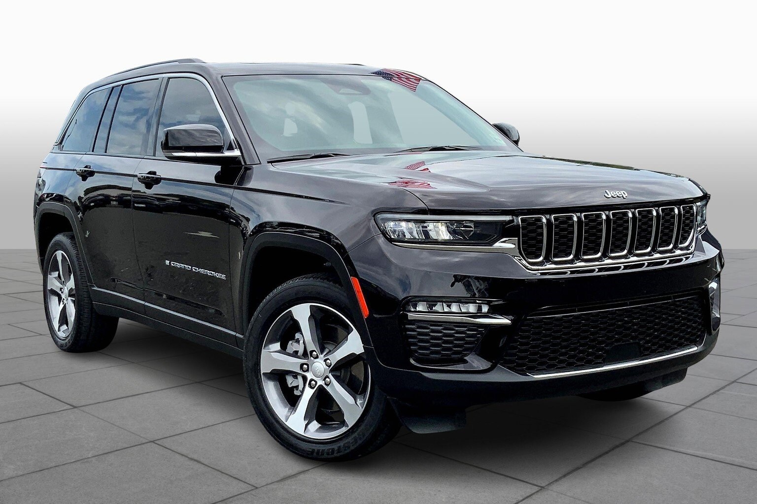 2022 Jeep Cherokee Limited 4xe photo 2