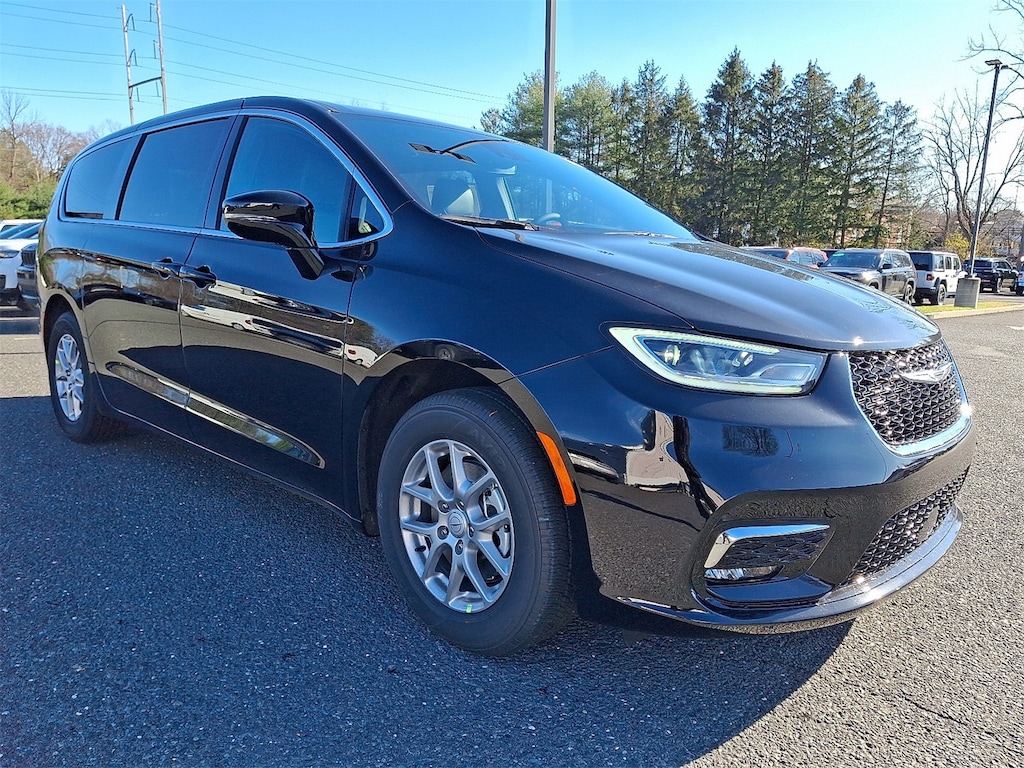 New 2026 Chrysler Pacifica SELECT Passenger Van