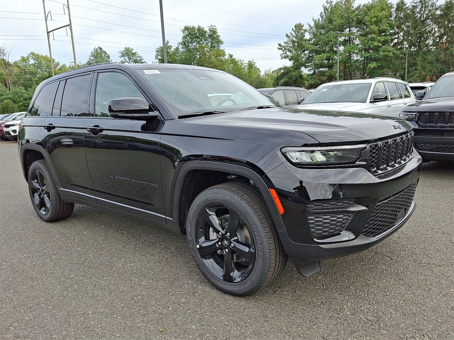 2025 Jeep Grand Cherokee Altitude photo 2