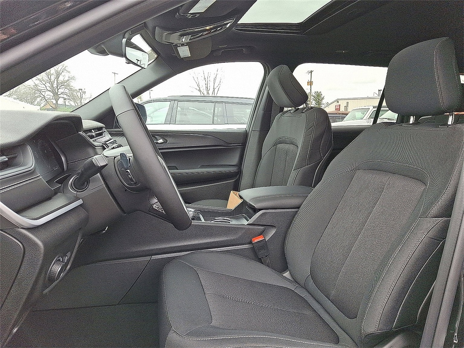 2025 Jeep Grand Cherokee Laredo X photo 5