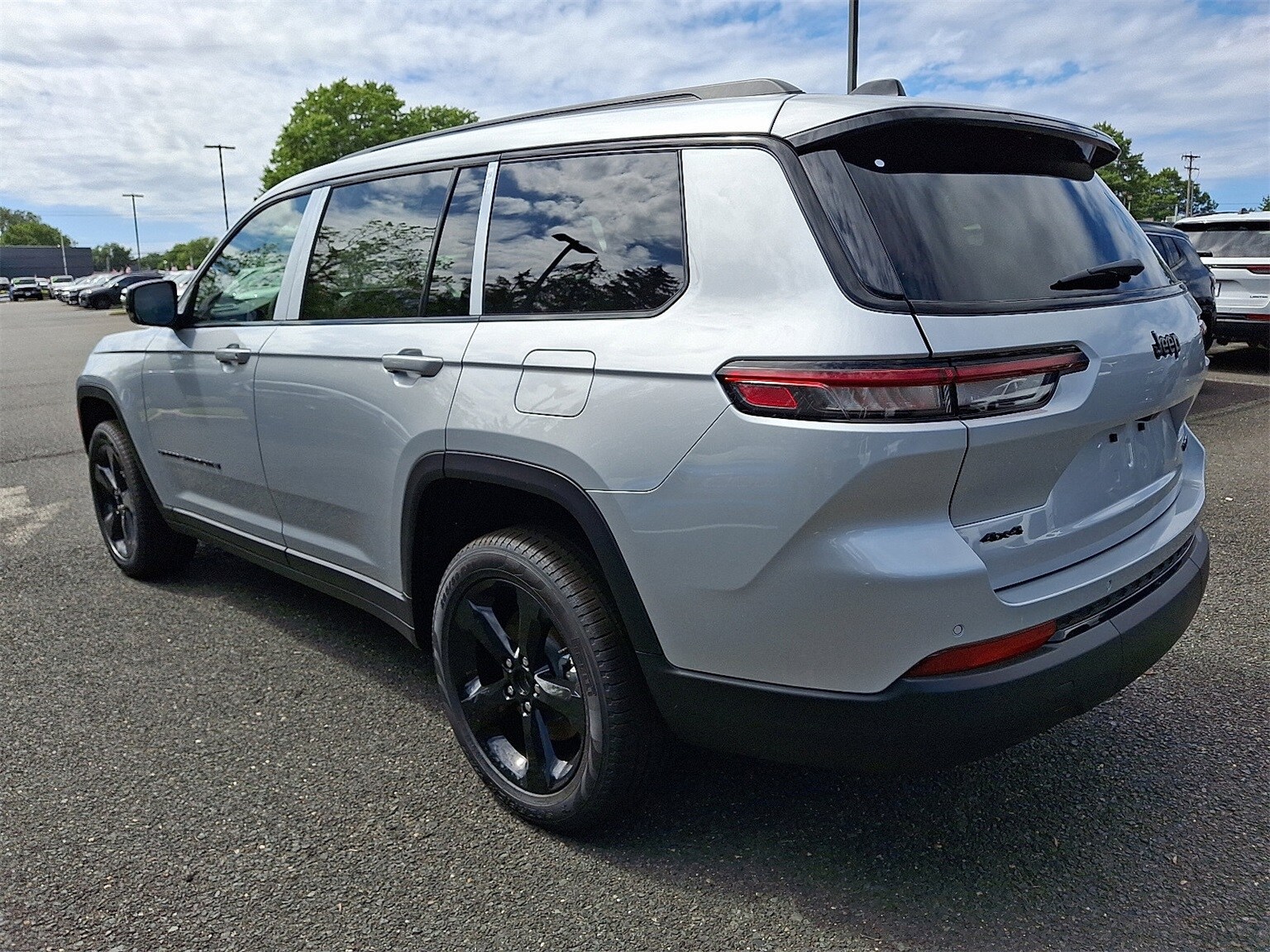 2025 Jeep Grand Cherokee Limited photo 4