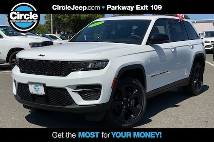 2023 Jeep Grand Cherokee Laredo SUV