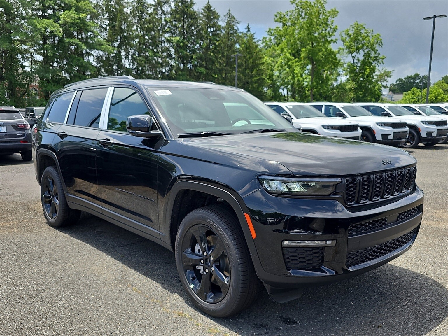 2025 Jeep Grand Cherokee Limited photo 2
