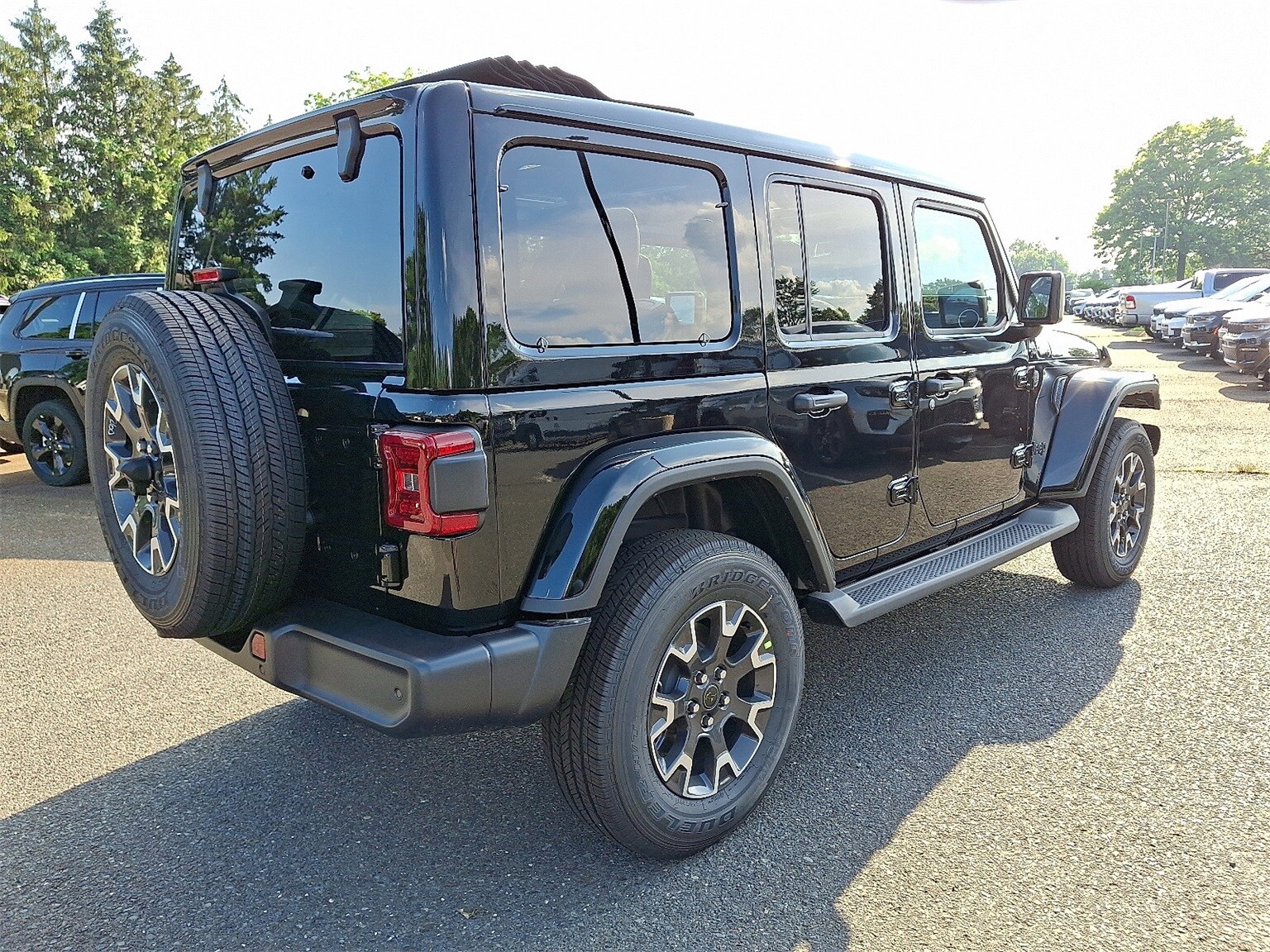 2025 Jeep Wrangler Sahara photo 3