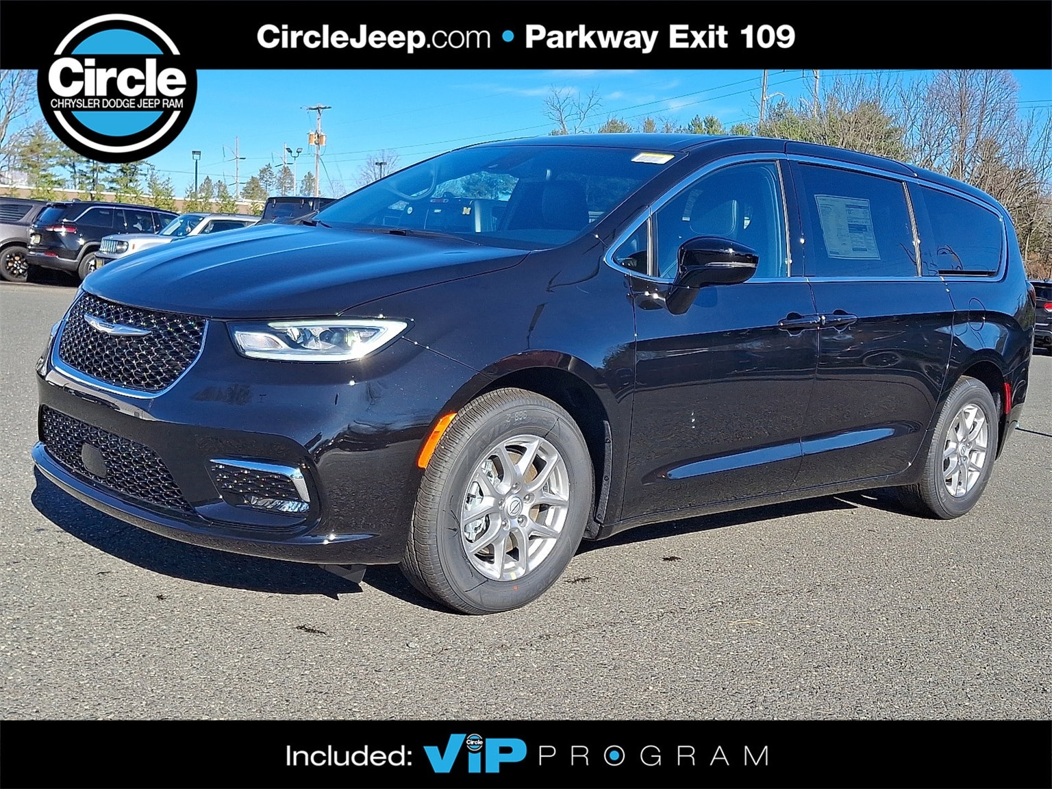 2026 Chrysler Pacifica Select's photo