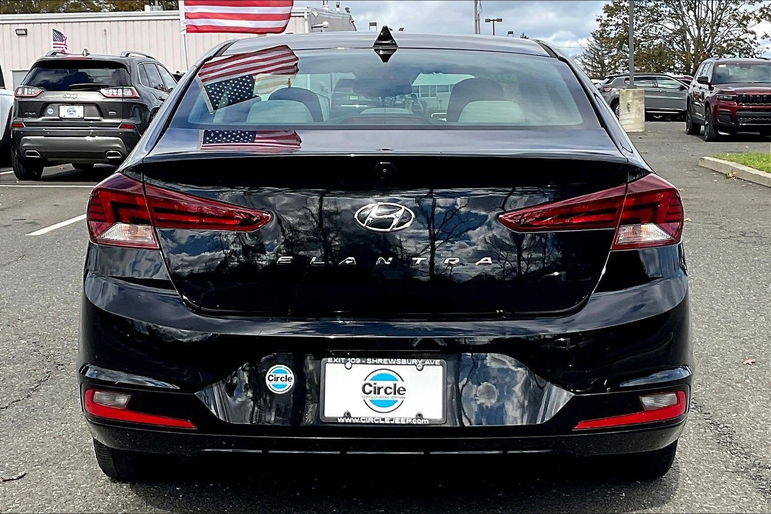 2020 Hyundai Elantra Value Edition photo 3