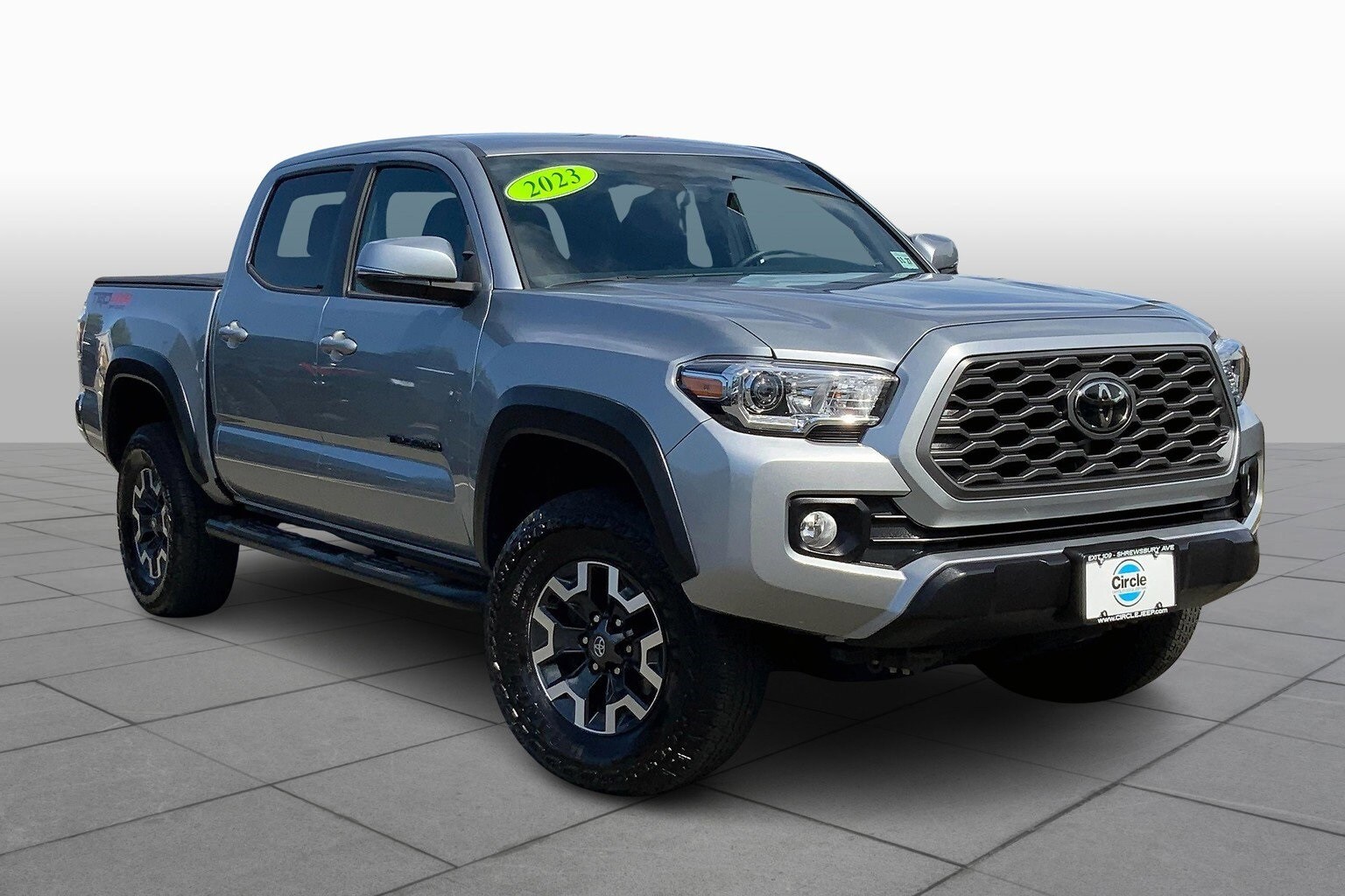 2023 Toyota Tacoma TRD V6 photo 2
