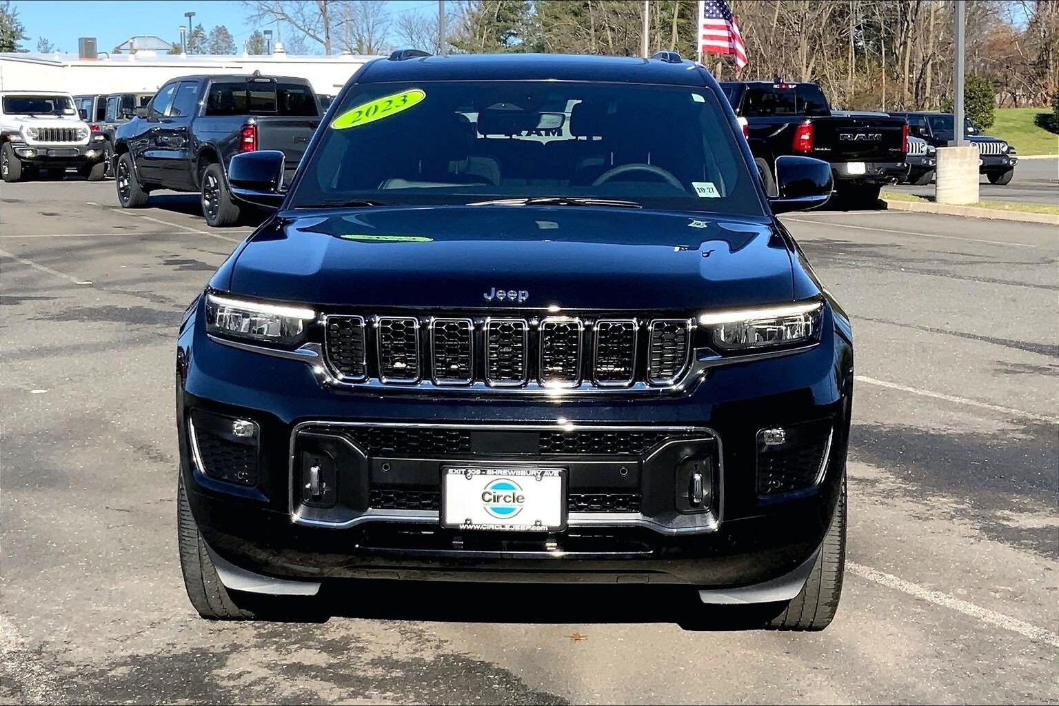 2023 Jeep Grand Cherokee Overland photo 3