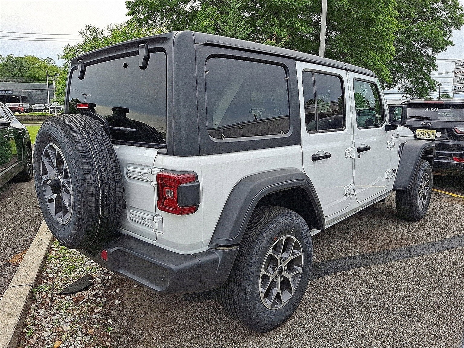 2025 Jeep Wrangler Sport S photo 3