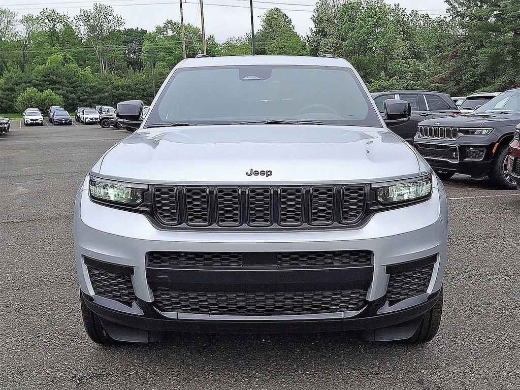 Used 2025 Jeep Grand Cherokee L Laredo SUV