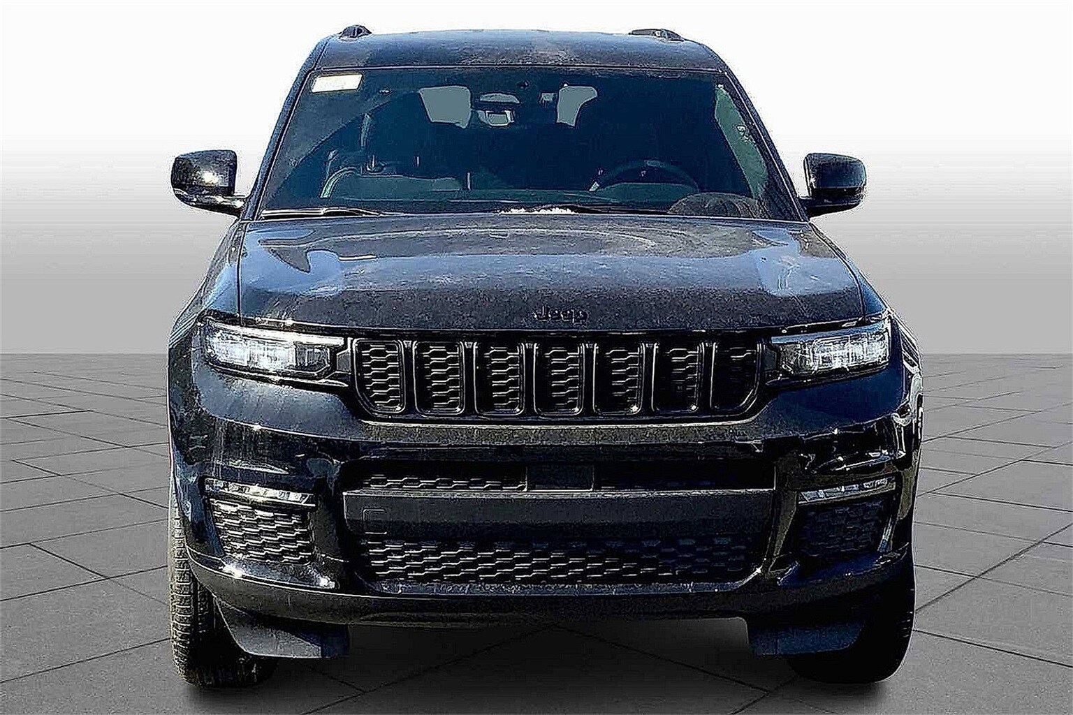 2025 Jeep Grand Cherokee Limited photo 2