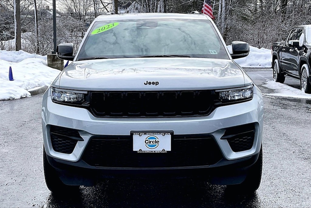 Used 2023 Jeep Grand Cherokee Laredo SUV