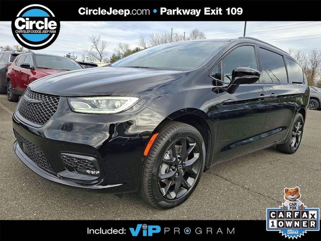 New 2026 Chrysler Pacifica LIMITED AWD Passenger Van