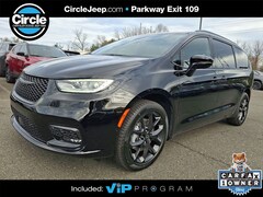 2026 Chrysler Pacifica LIMITED AWD Passenger Van