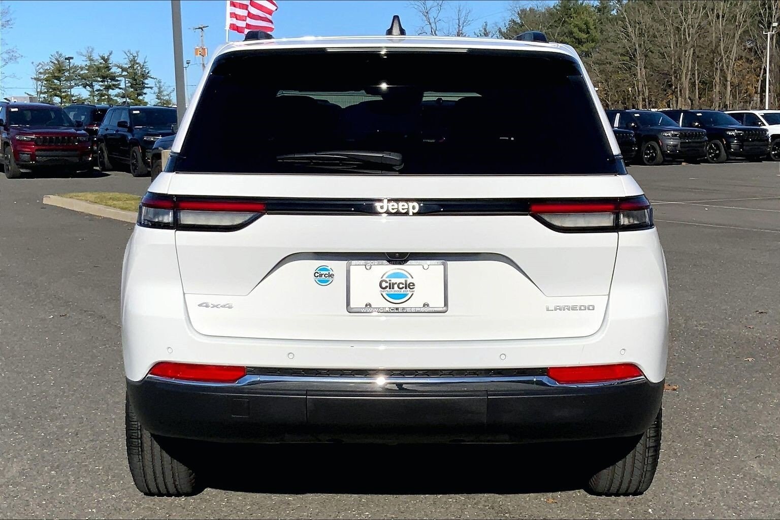 2024 Jeep Grand Cherokee Laredo photo 3