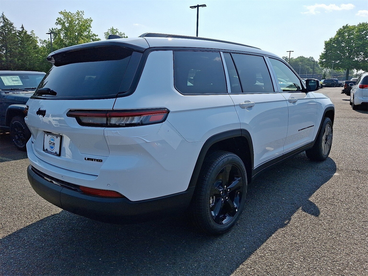 2025 Jeep Grand Cherokee Limited photo 3