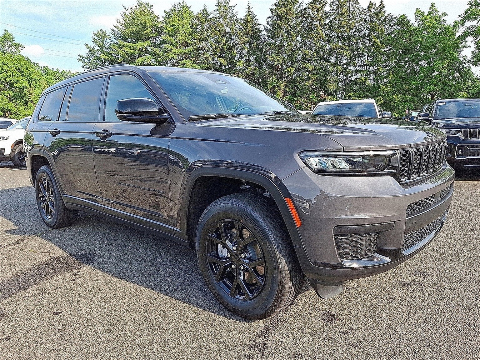 2025 Jeep Grand Cherokee Altitude X photo 2