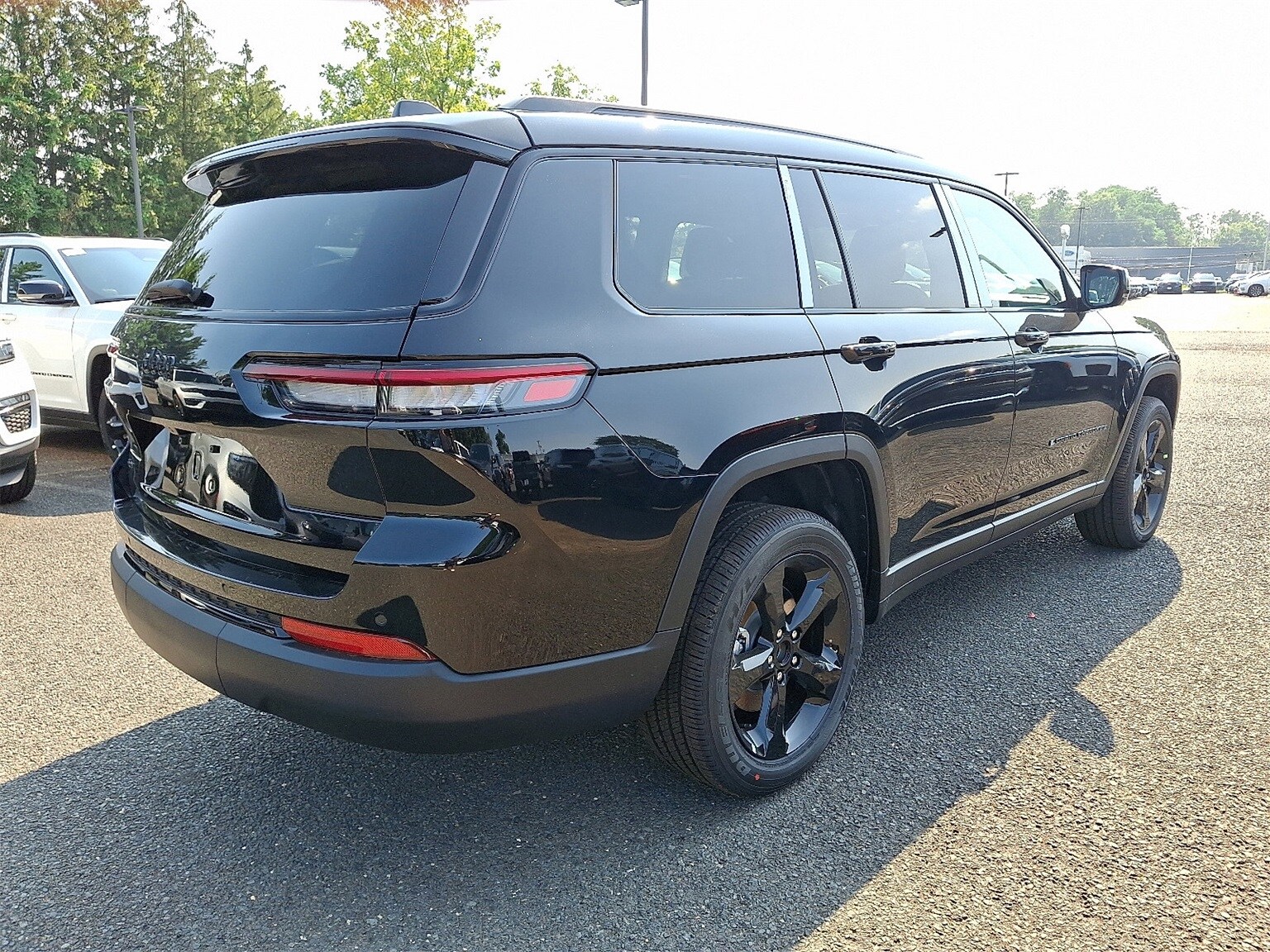 2025 Jeep Grand Cherokee Altitude photo 3