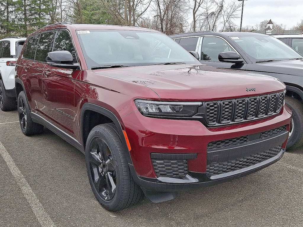 Certified 2025 Jeep Grand Cherokee L Laredo SUV