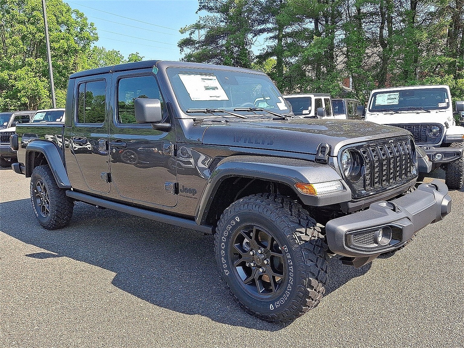 2025 Jeep Gladiator Willys photo 2