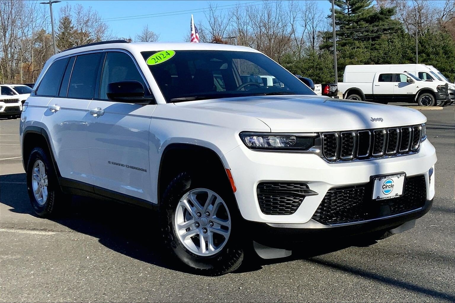 2024 Jeep Grand Cherokee Laredo photo 2