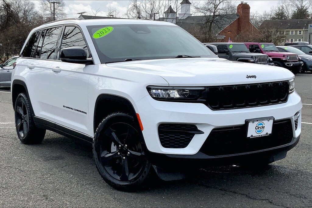 Used 2023 Jeep Grand Cherokee Laredo SUV