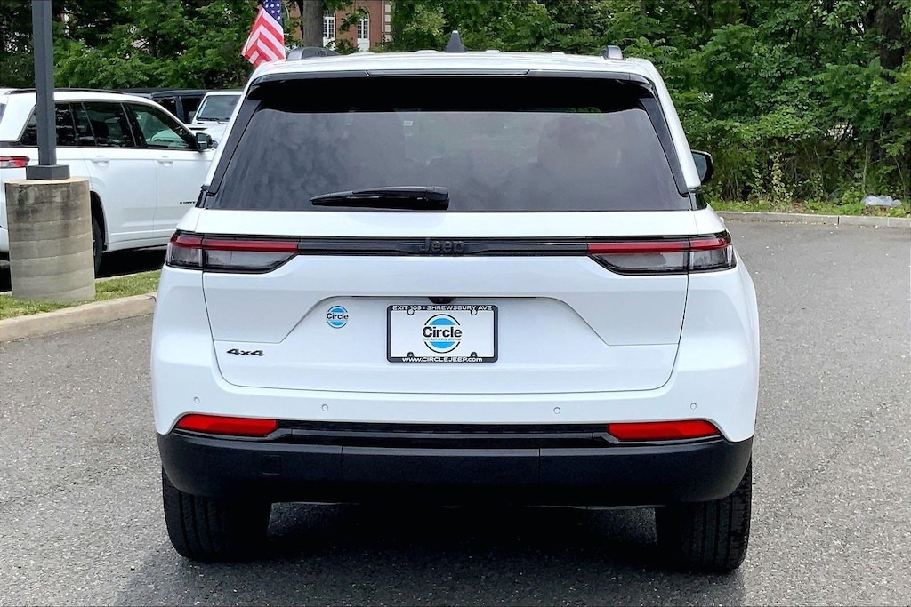 Used 2025 Jeep Grand Cherokee Laredo SUV