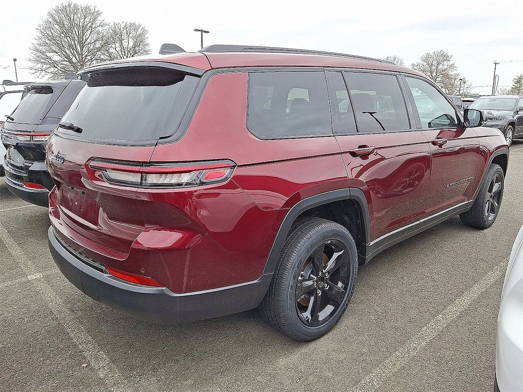 Certified 2025 Jeep Grand Cherokee L Laredo SUV