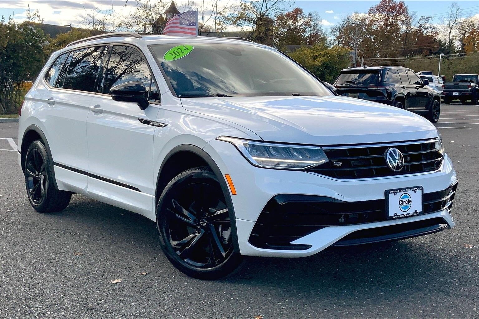 2024 Volkswagen Tiguan SE R-Line Black photo 2