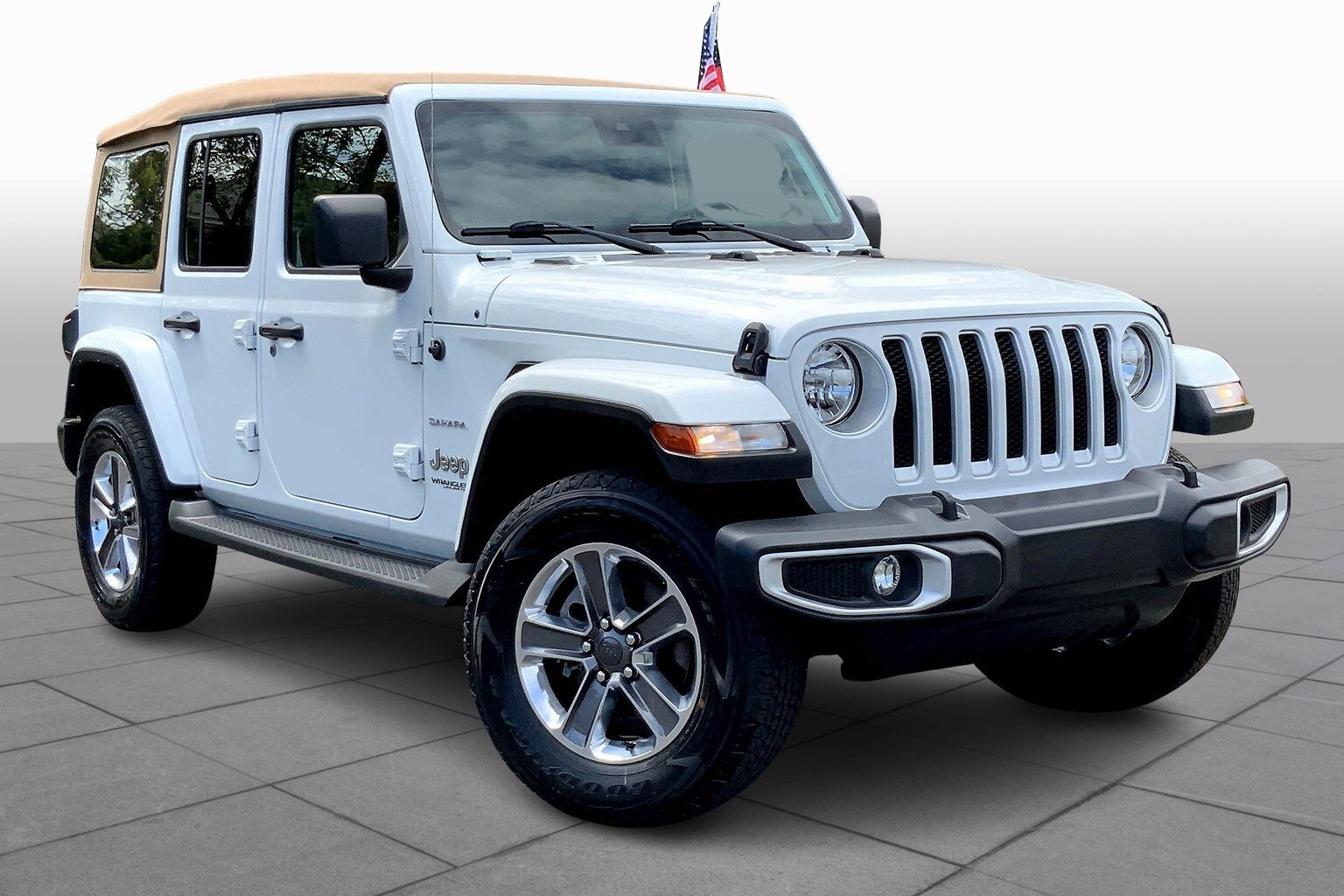 2022 Jeep Wrangler Unlimited Sahara photo 2
