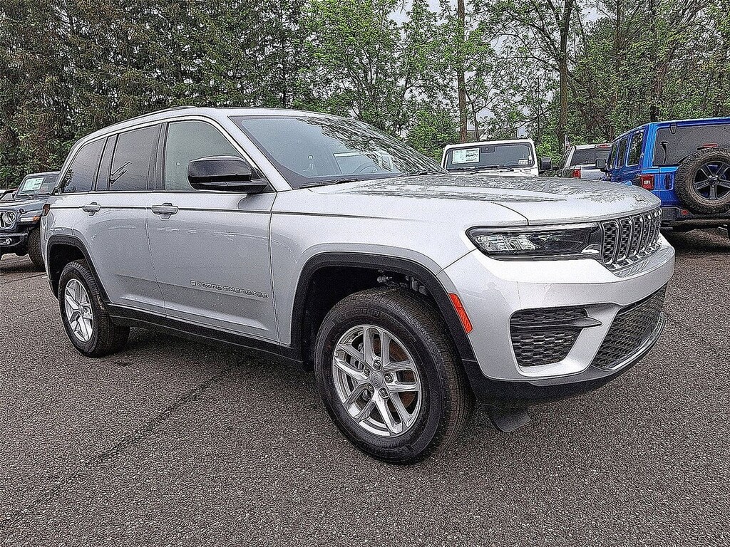 Used 2025 Jeep Grand Cherokee Laredo SUV