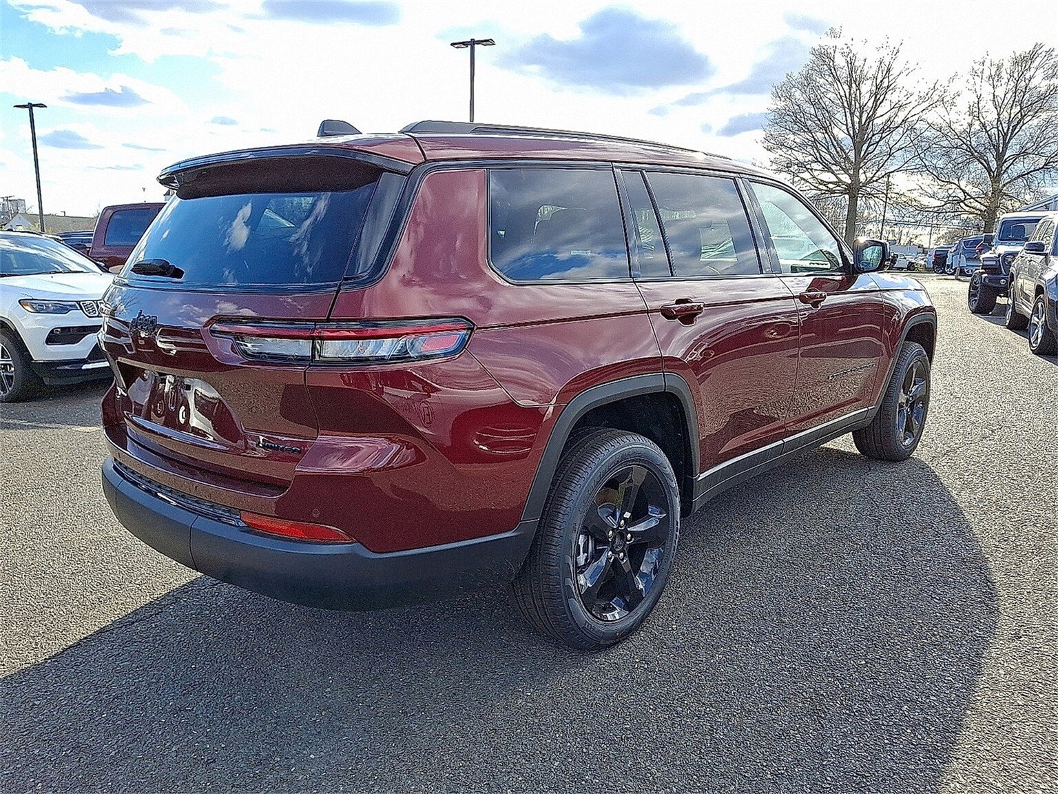 2025 Jeep Grand Cherokee Limited photo 3