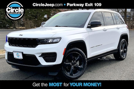 2023 Jeep Grand Cherokee Laredo SUV