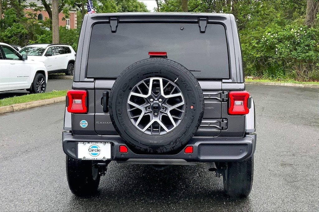 Used 2025 Jeep Wrangler Sahara SUV