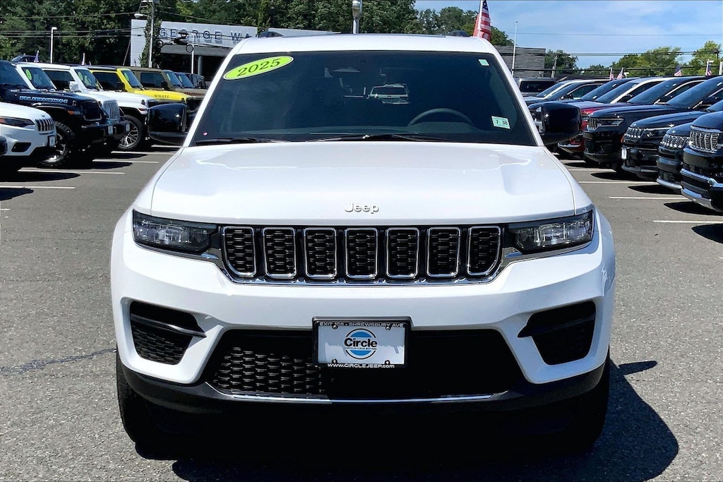 Certified 2025 Jeep Grand Cherokee Laredo SUV