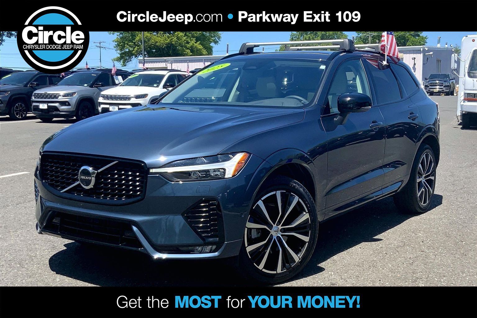 2025 Volvo XC60 B5 Plus Dark AWD's photo