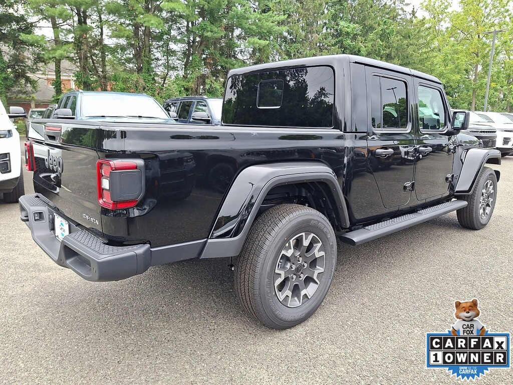 New 2026 Jeep Gladiator SAHARA 4X4 Pickup