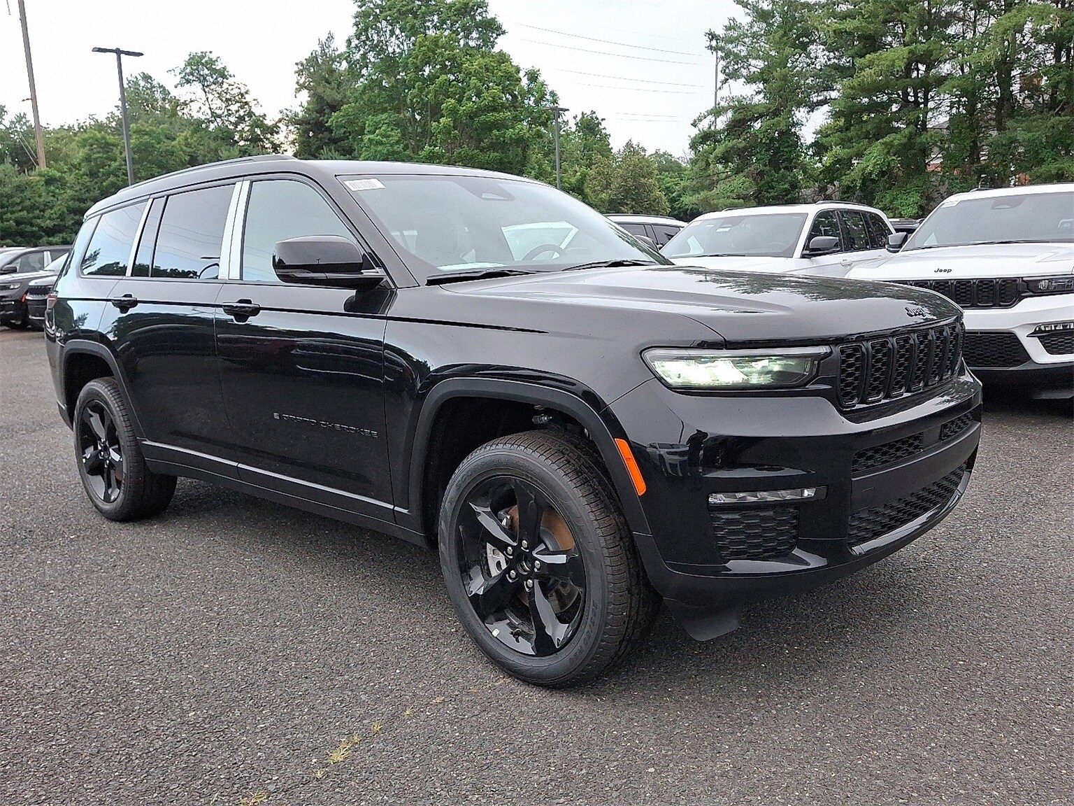2025 Jeep Grand Cherokee Limited photo 2