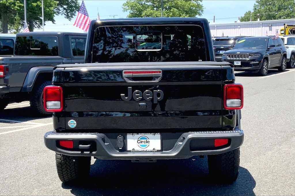 Used 2024 Jeep Gladiator Sport Truck Crew Cab