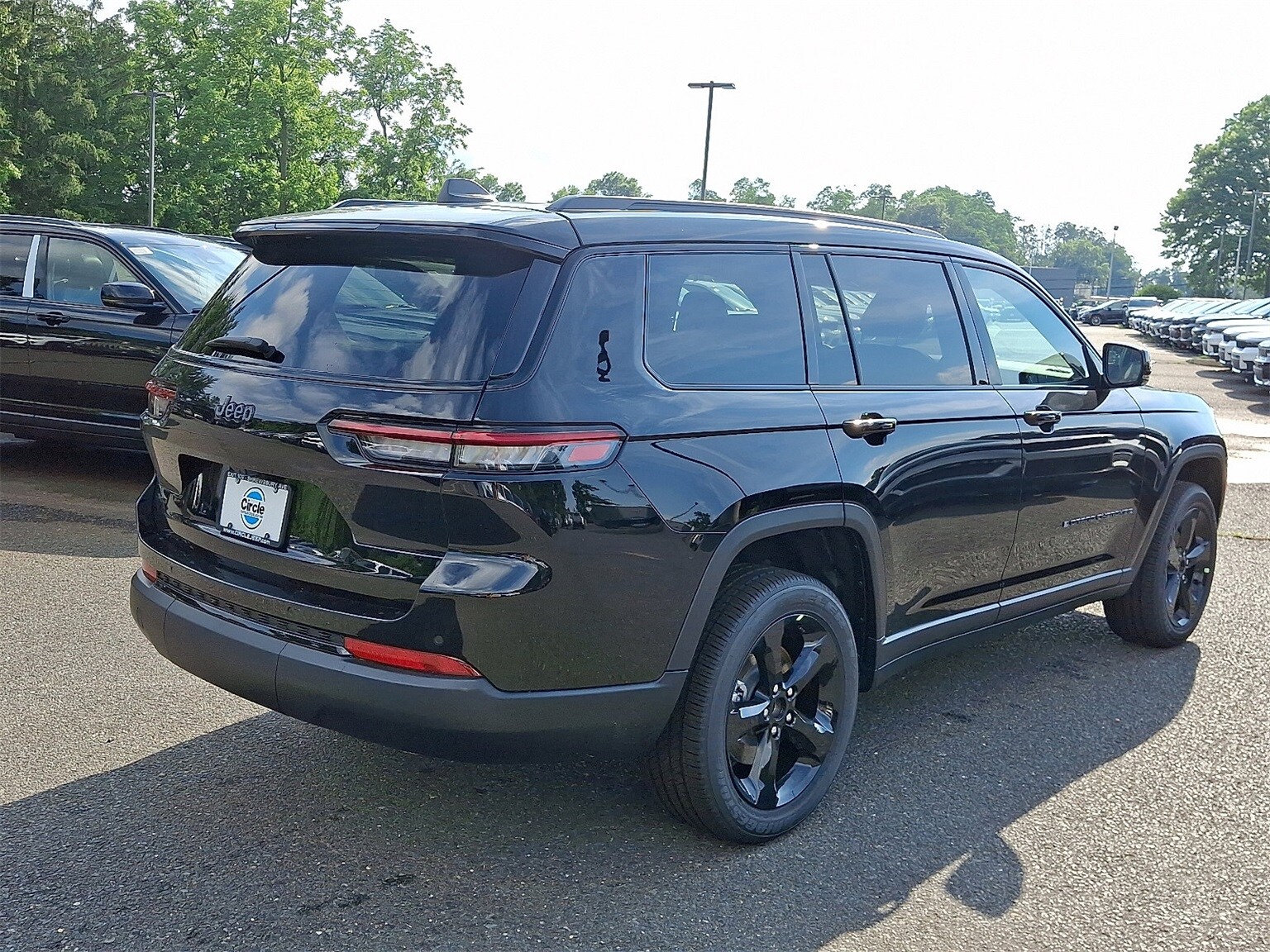 2025 Jeep Grand Cherokee Altitude photo 3