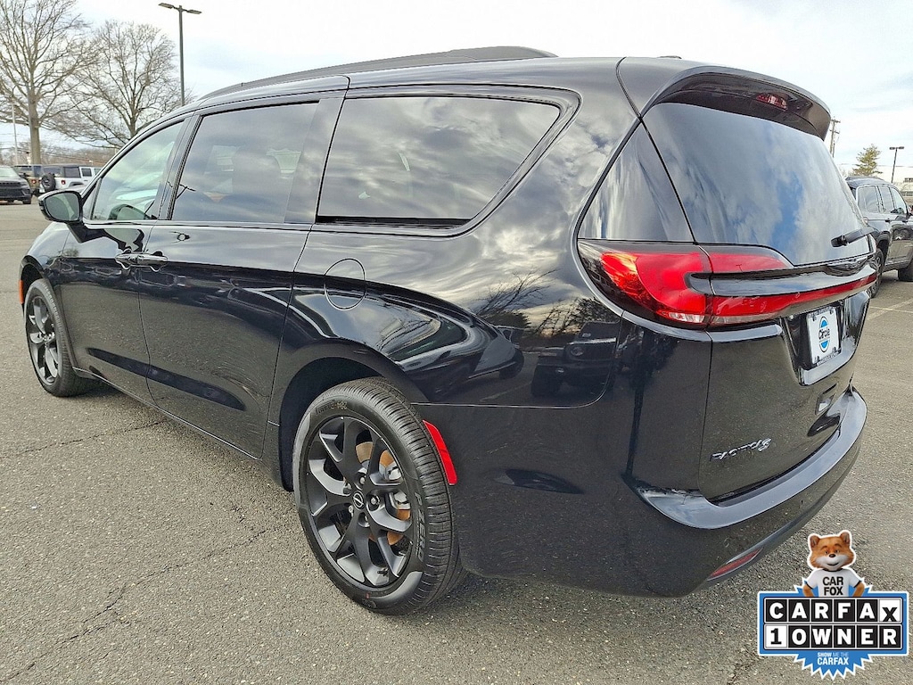 New 2026 Chrysler Pacifica LIMITED AWD Passenger Van
