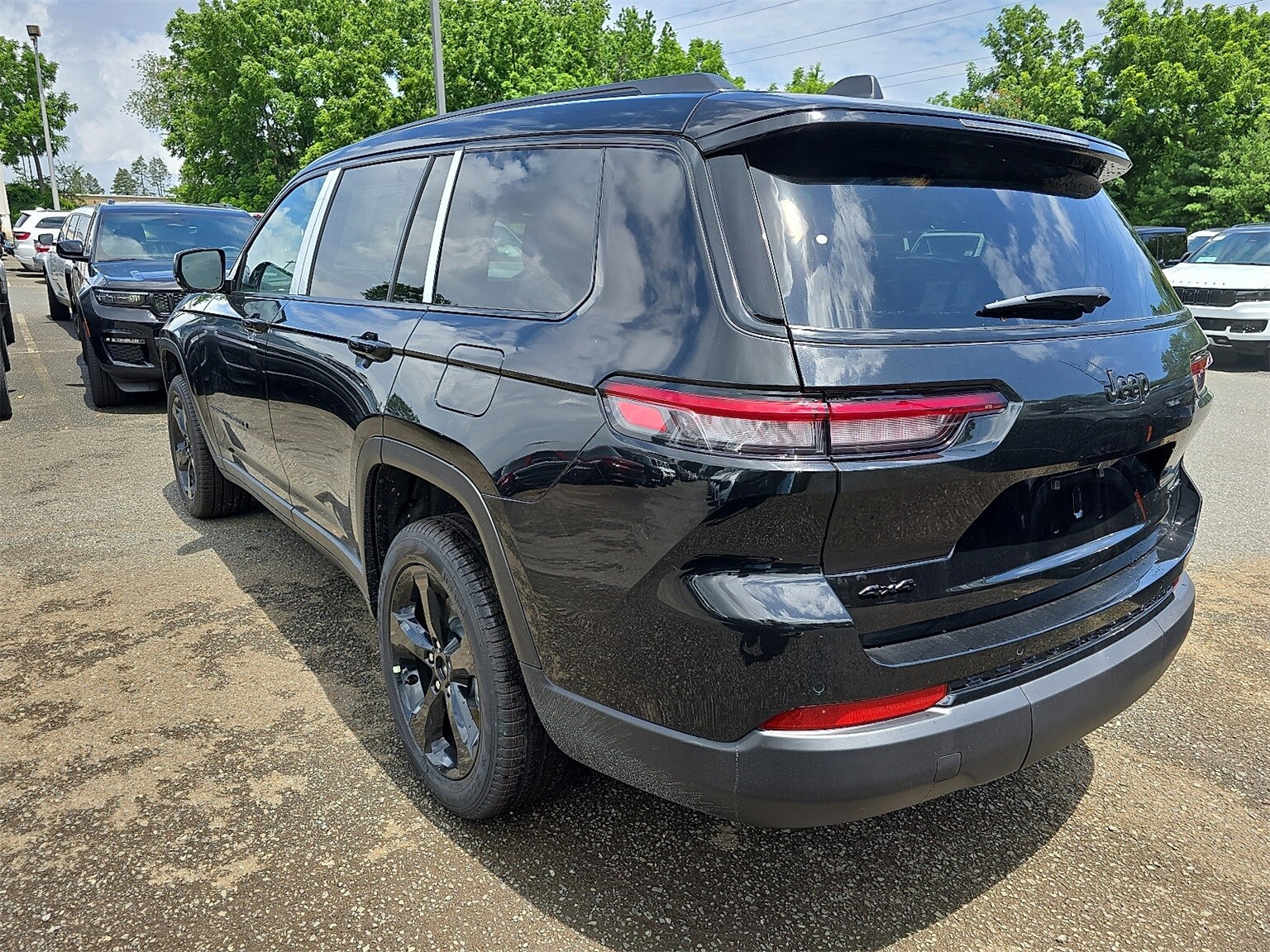 2025 Jeep Grand Cherokee Limited photo 4
