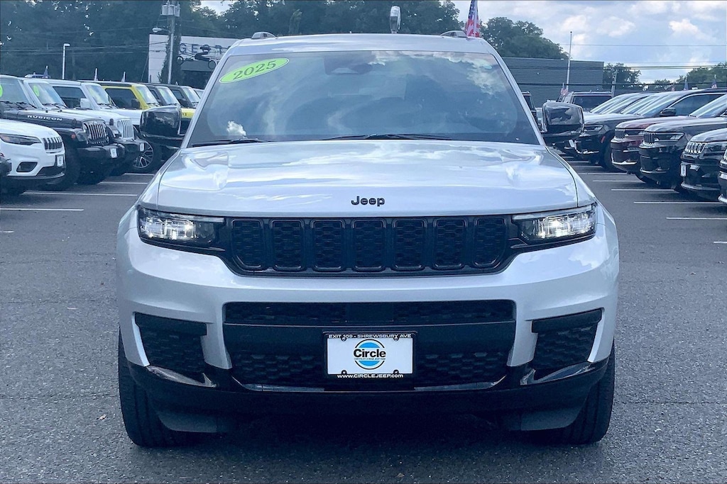 Certified 2025 Jeep Grand Cherokee L Laredo SUV