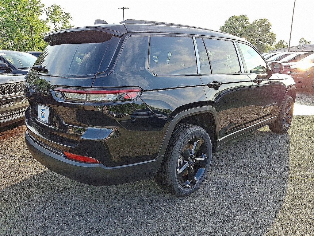New 2025 Jeep Grand Cherokee L L ALTITUDE X 4X4 Sport Utility