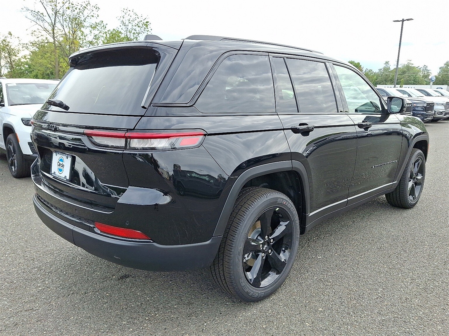 2025 Jeep Grand Cherokee Altitude photo 3