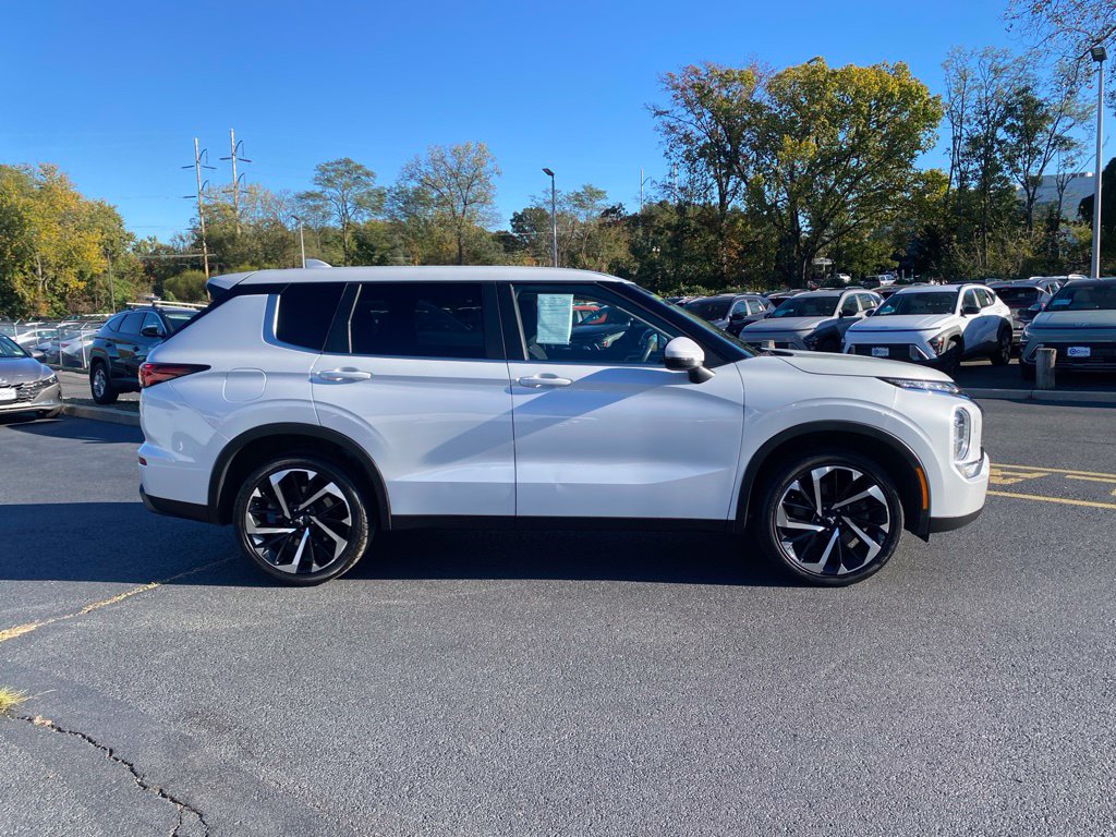 Used 2022 Mitsubishi Outlander ES with VIN JA4J4TA84NZ023597 for sale in Shrewsbury, NJ