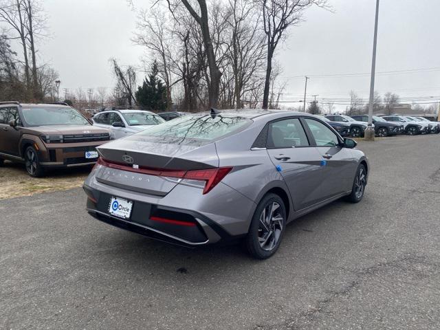 2025 Hyundai Elantra SEL Convenience photo 4